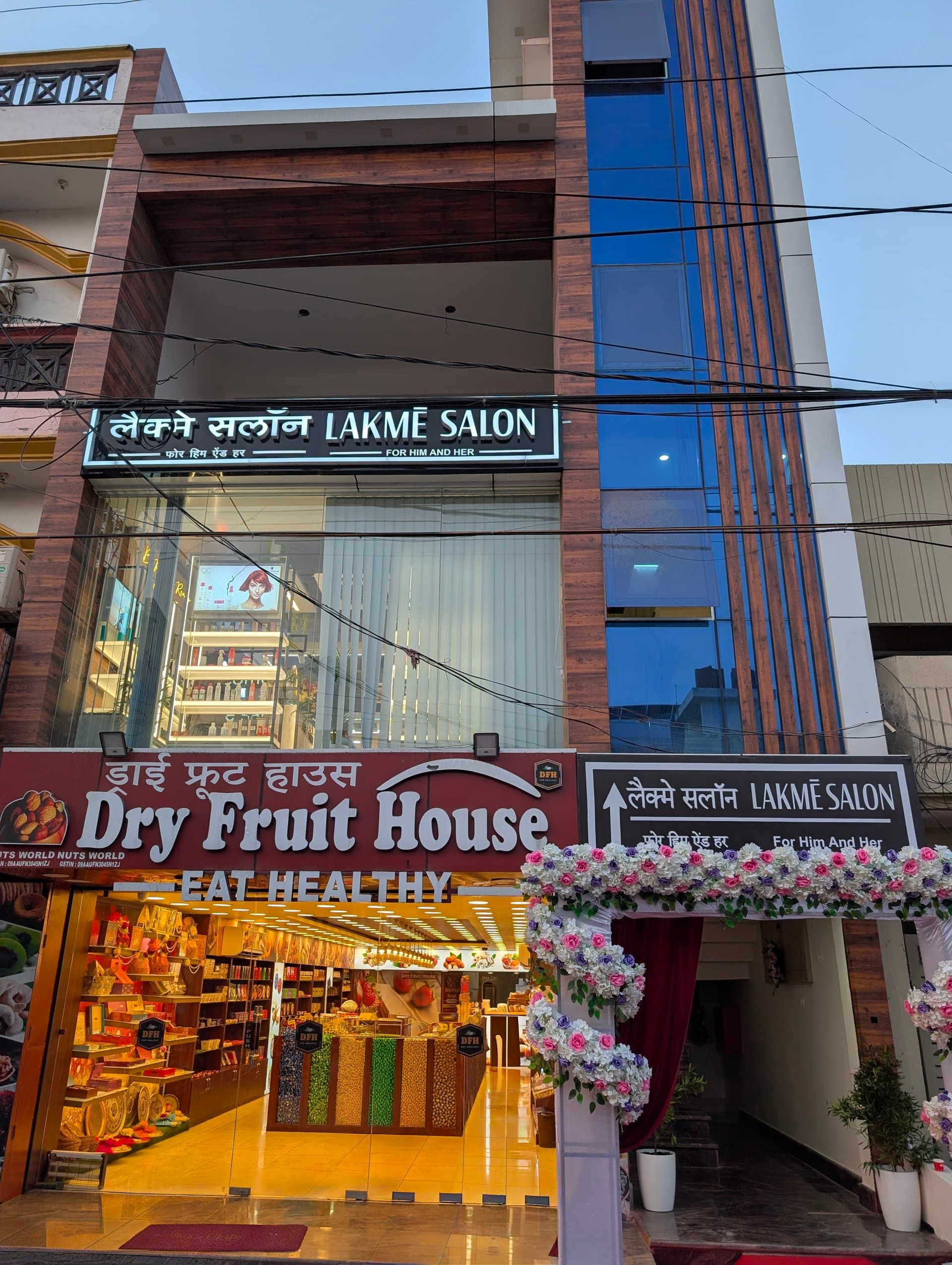 Front exterior of Lakmé Salon Rajajipuram building